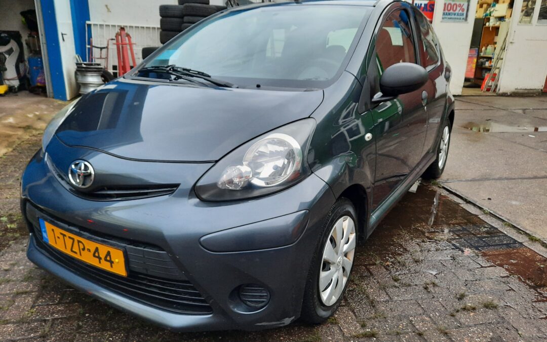 Toyota Aygo 1.0 12V Vvt-i 5DRS 2014 Grijs